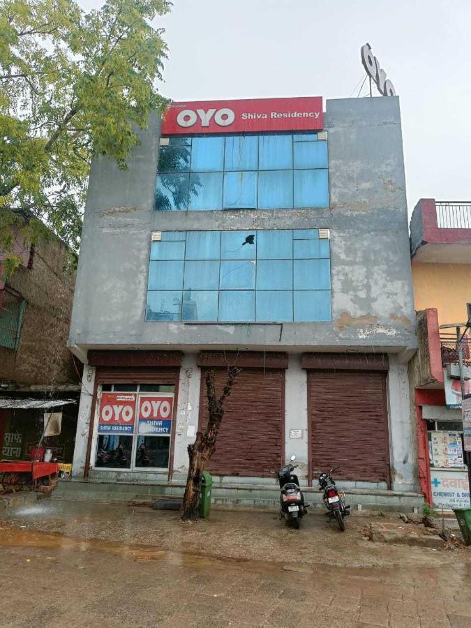 Oyo Flagship 62980 Shiva Residency Hotell Garhi Harsaru Exteriör bild