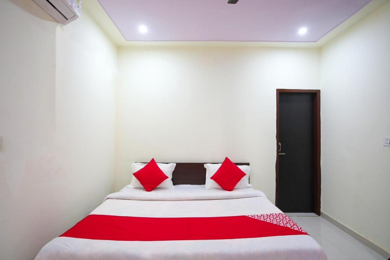 Oyo Flagship 62980 Shiva Residency Hotell Garhi Harsaru Exteriör bild