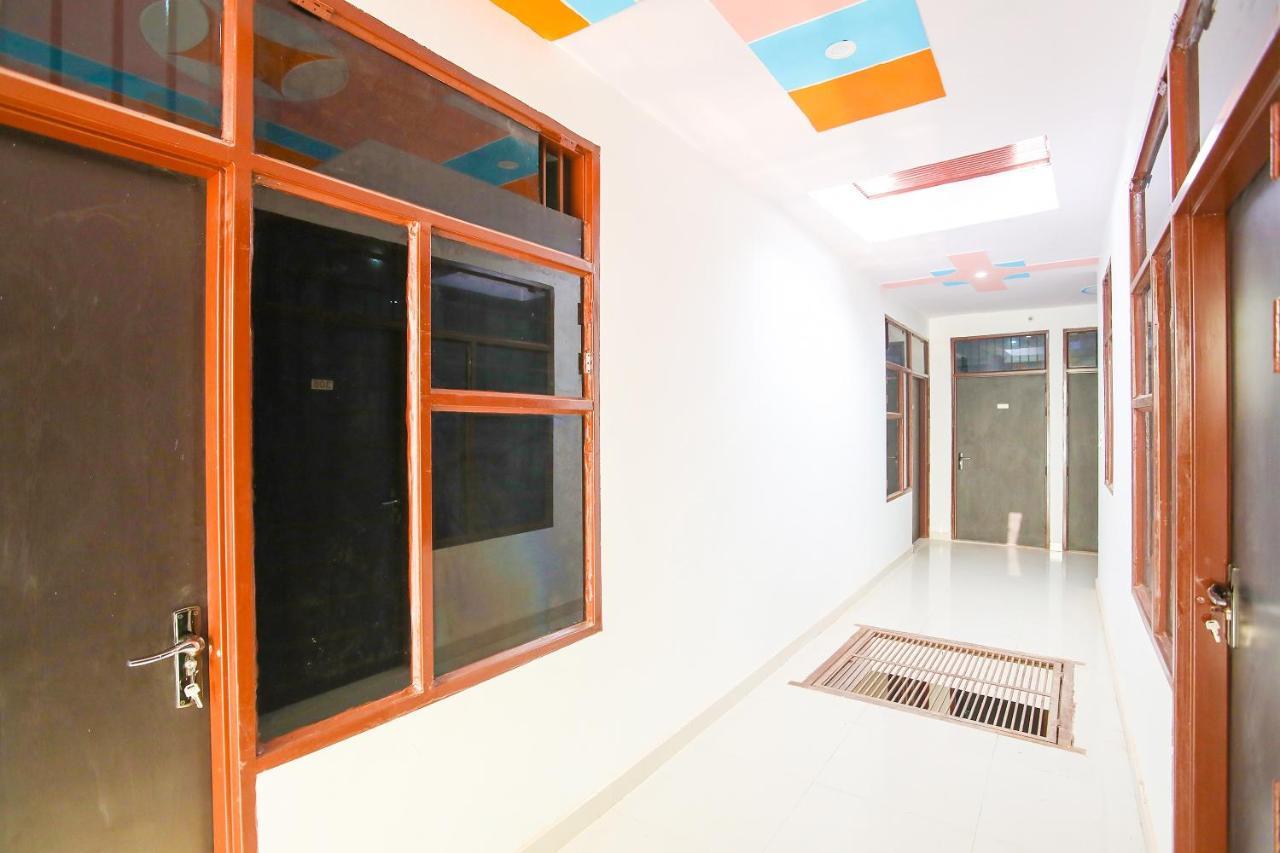Oyo Flagship 62980 Shiva Residency Hotell Garhi Harsaru Exteriör bild
